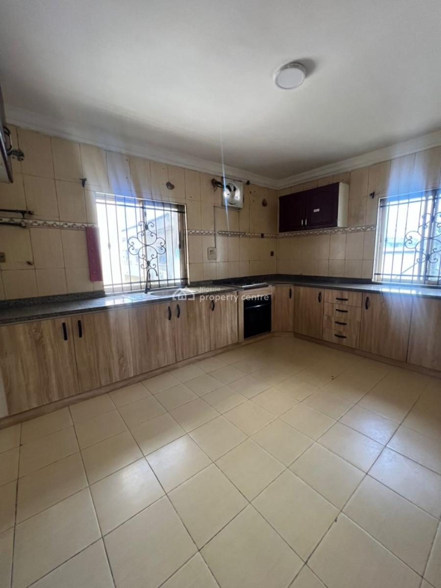 Neat 3 Bedroom Apartment with Bq for Residential/commercial Use, Lekki Phase1, Lekki, Lagos, Flat / Apartment for Rent
