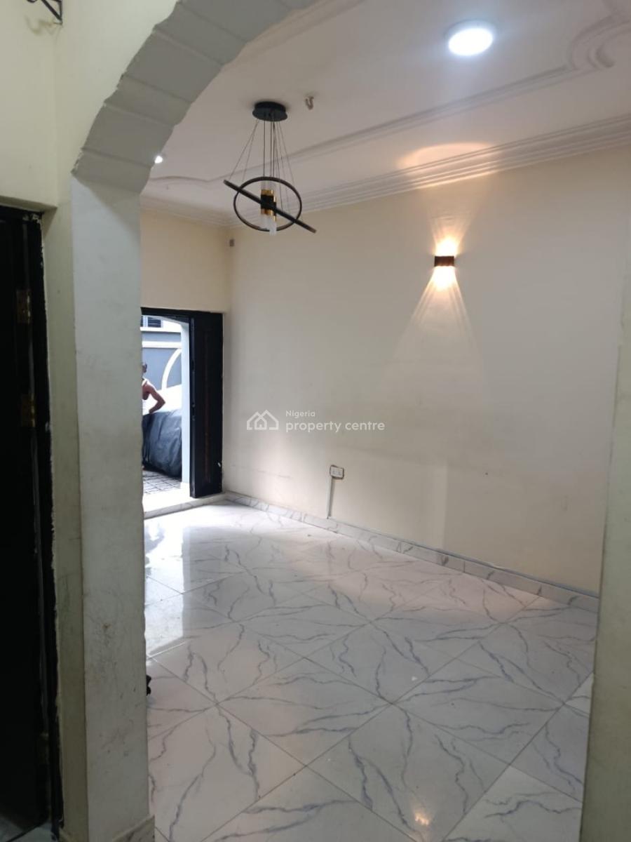 Lovely 2bedroom Flat Off Iponri, Surulere, Off Iponri, Surulere, Lagos, Flat / Apartment for Rent