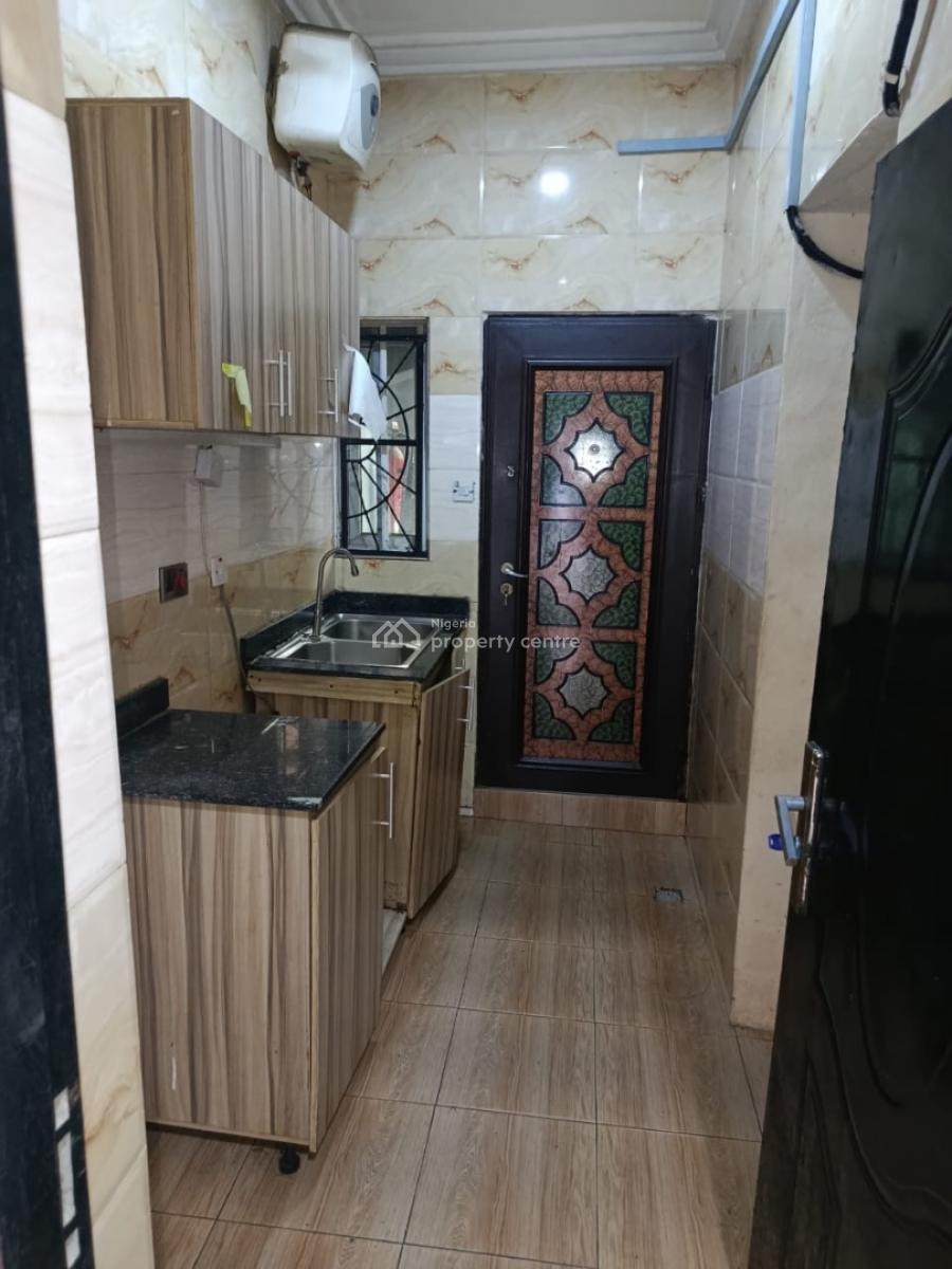 Lovely 2bedroom Flat Off Iponri, Surulere, Off Iponri, Surulere, Lagos, Flat / Apartment for Rent