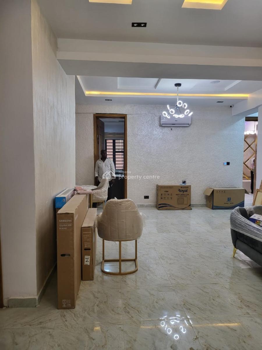Furnished Flat in Yaba, Yaba, Yaba, Lagos, Flat / Apartment for Sale