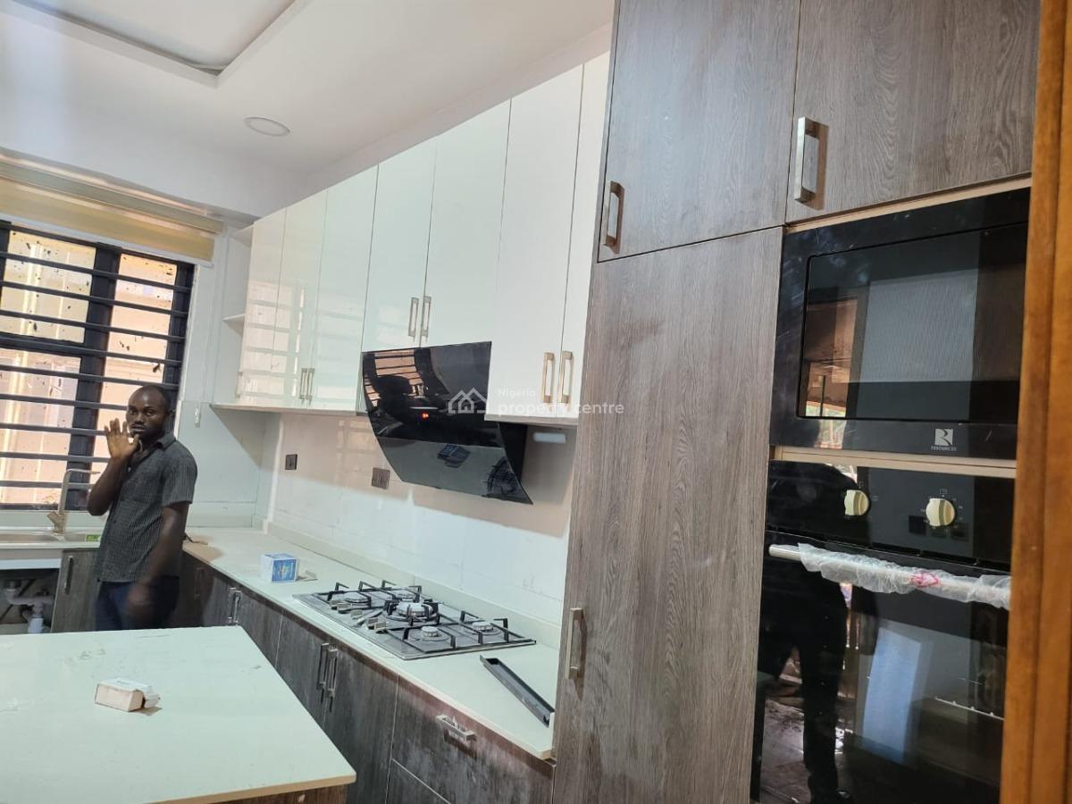 Furnished Flat in Yaba, Yaba, Yaba, Lagos, Flat / Apartment for Sale