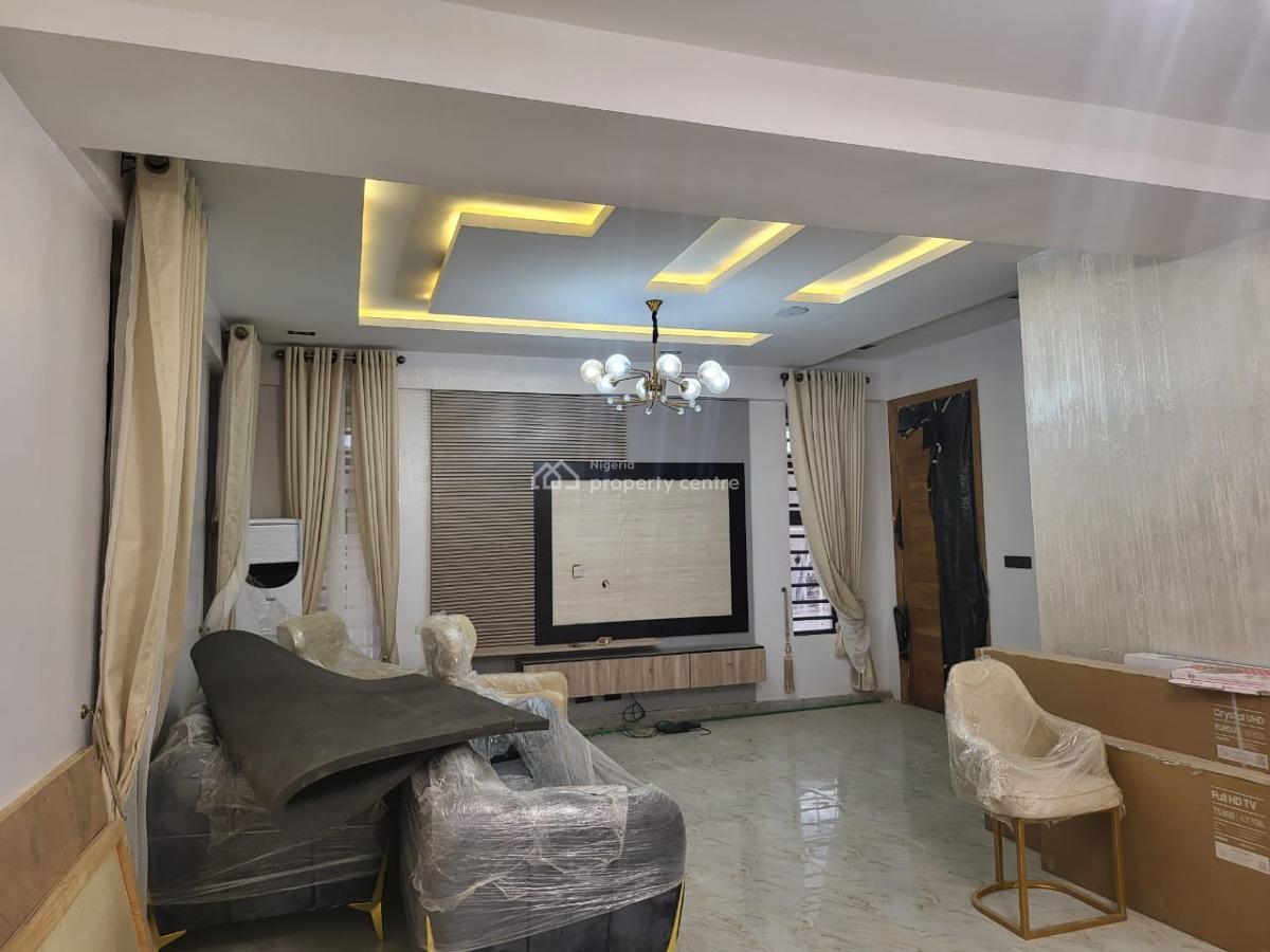 Furnished Flat in Yaba, Yaba, Yaba, Lagos, Flat / Apartment for Sale