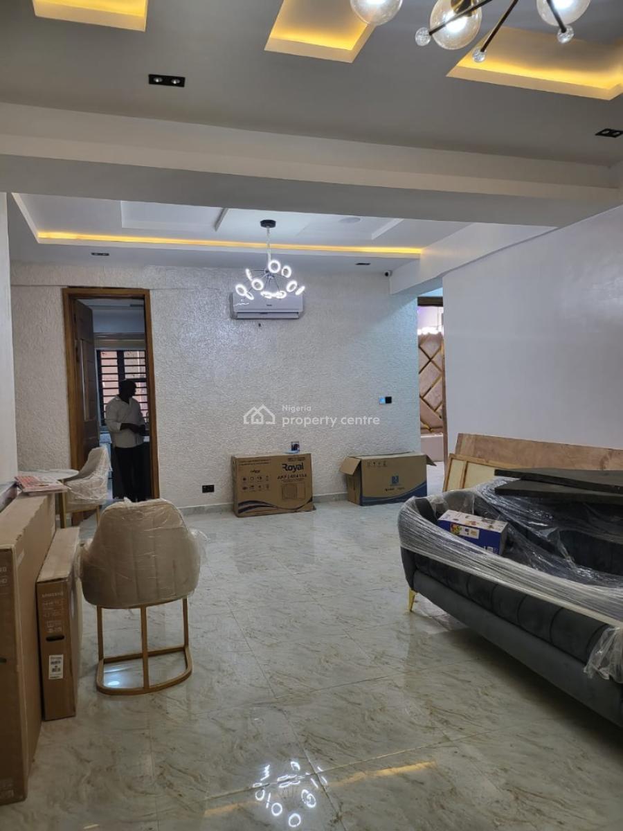 Furnished Flat in Yaba, Yaba, Yaba, Lagos, Flat / Apartment for Sale