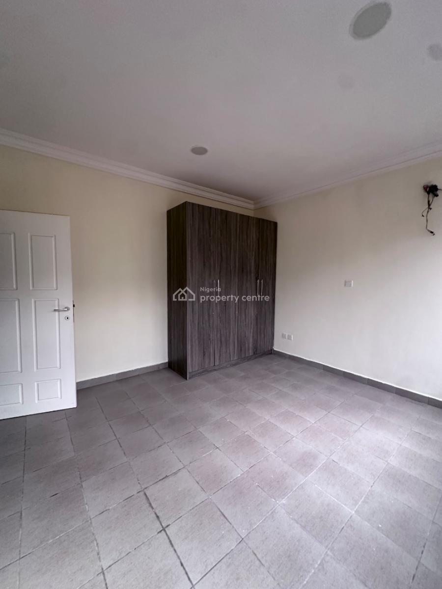 Spacious 3bedroom Apartment with Bq, Off Eric Moore Road, Surulere Lagon, Surulere, Lagos, Block of Flats for Sale