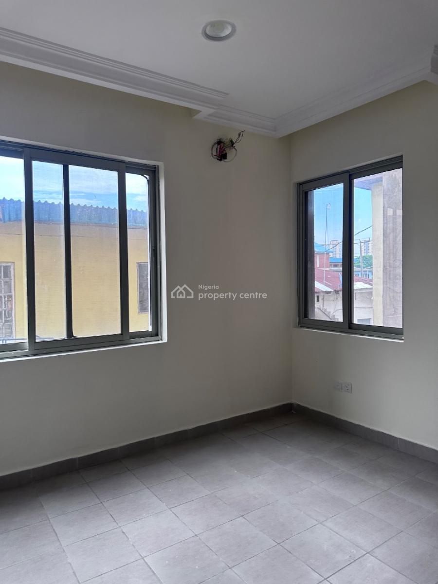 Spacious 3bedroom Apartment with Bq, Off Eric Moore Road, Surulere Lagon, Surulere, Lagos, Block of Flats for Sale