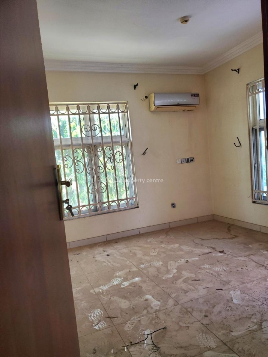 Luxury 4-bedroom Semi-detached Duplex with 1 Guest Chalet & Bq, Asokoro District, Abuja, Semi-detached Duplex for Rent