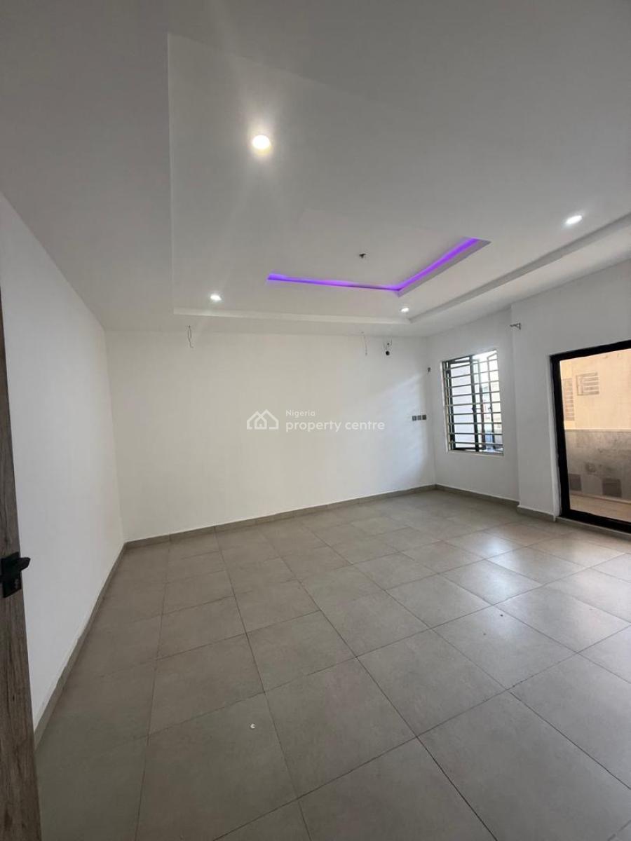 Spacious Masters Bed Sharing Kitchen in Seviced Clean Water Secured, Orchid Road Dpkay Estate, Lekki, Lagos, Flat / Apartment for Rent