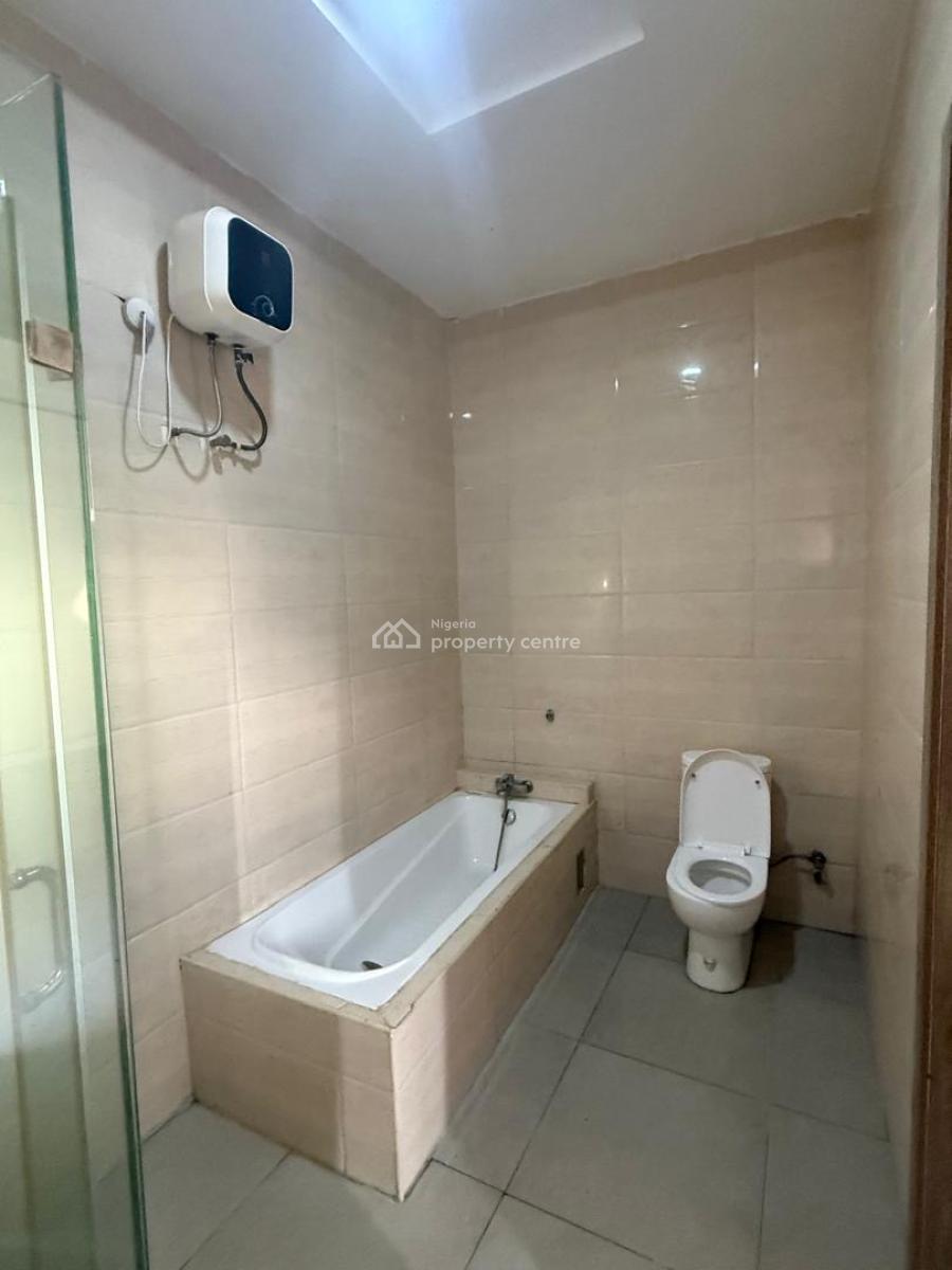 Spacious Masters Bed Sharing Kitchen in Seviced Clean Water Secured, Orchid Road Dpkay Estate, Lekki, Lagos, Flat / Apartment for Rent