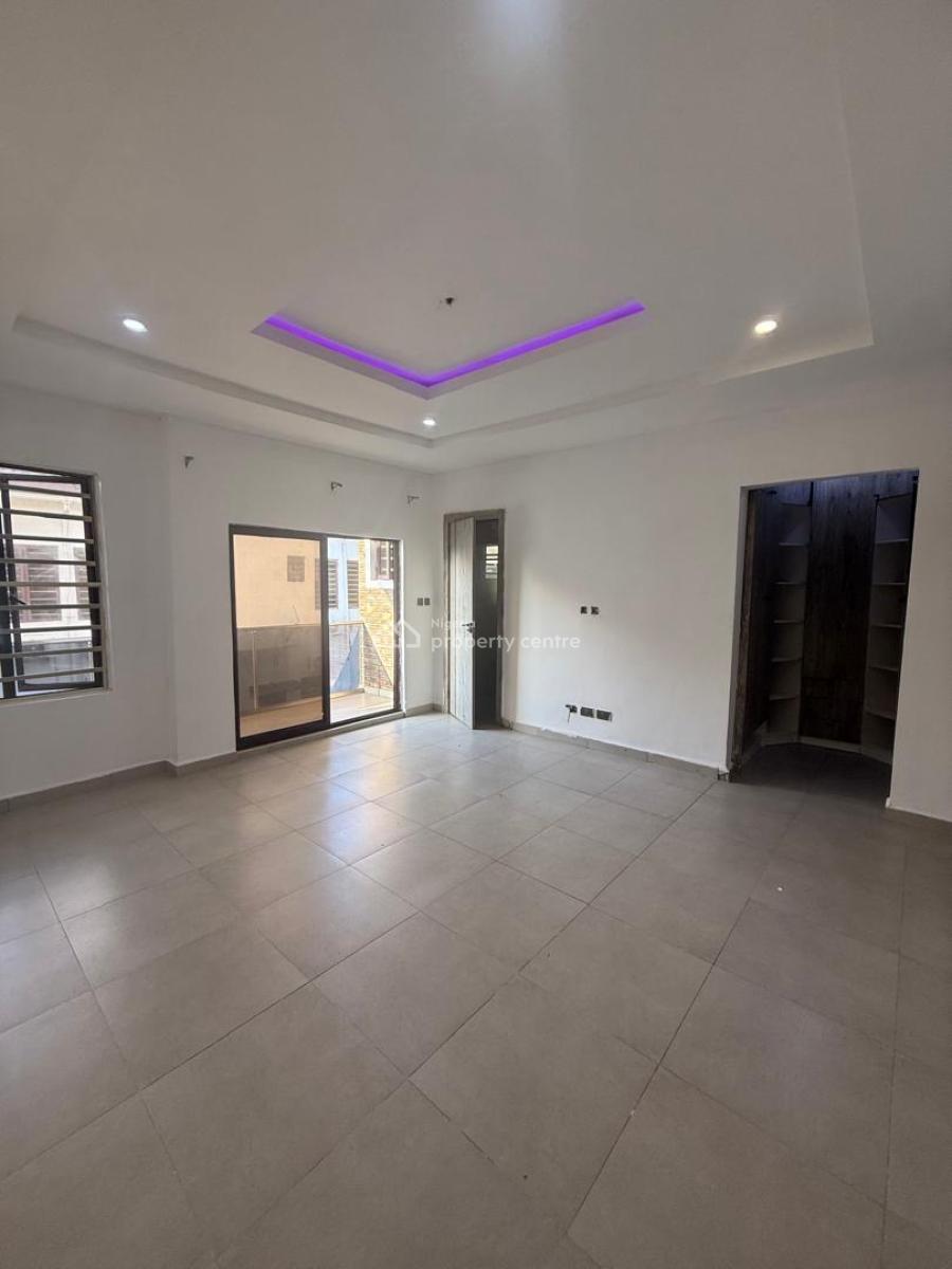 Spacious Masters Bed Sharing Kitchen in Seviced Clean Water Secured, Orchid Road Dpkay Estate, Lekki, Lagos, Flat / Apartment for Rent
