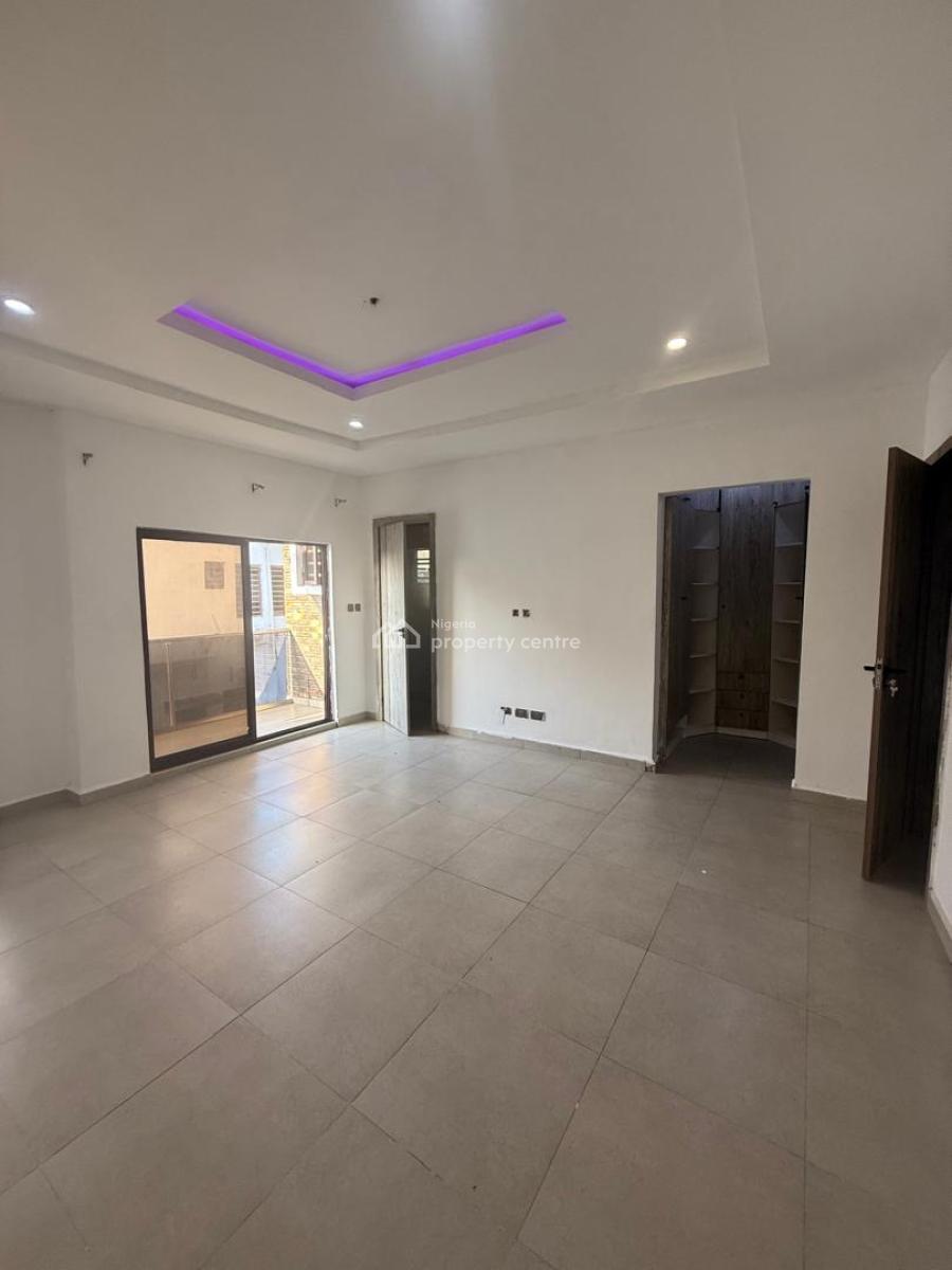Spacious Masters Bed Sharing Kitchen in Seviced Clean Water Secured, Orchid Road Dpkay Estate, Lekki, Lagos, Flat / Apartment for Rent