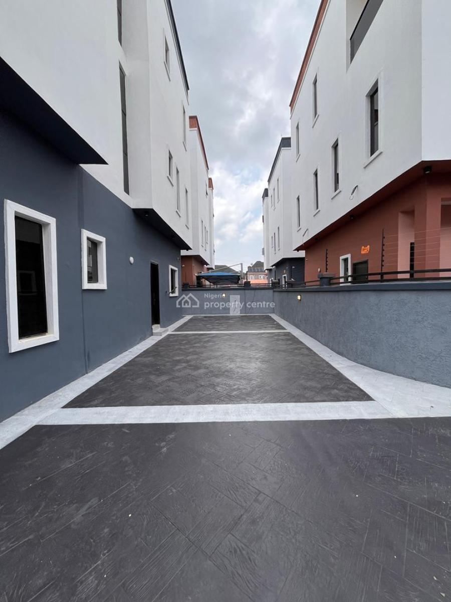 5 Bedroom House with a Study and Bq, Magodo, Gra Phase 1, Magodo, Lagos, Detached Duplex for Sale