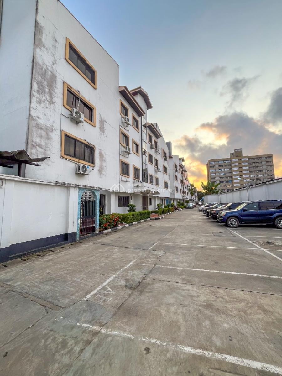 Cozy 3 Bedroom with Pool, Victoria Island (vi), Lagos, Flat / Apartment Short Let