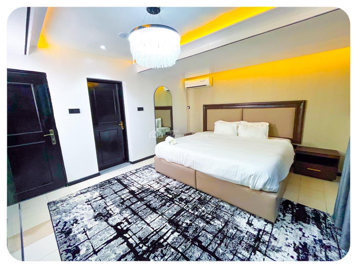 Cozy 3 Bedroom with Pool, Victoria Island (vi), Lagos, Flat / Apartment Short Let