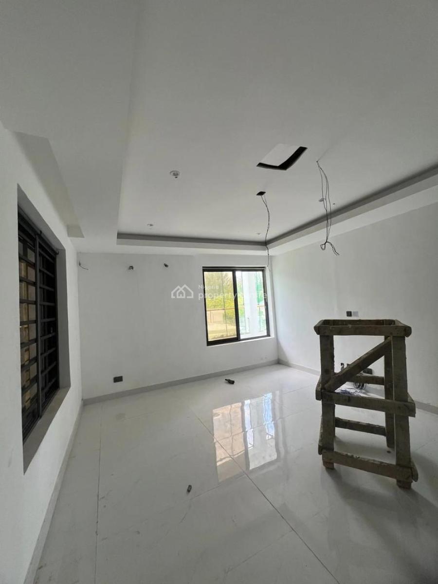 Luxurious 4 Bedroom Maisonette with 2bq, 2living Rooms, Swimming Pool,, Old Ikoyi, Ikoyi, Lagos, Block of Flats for Sale