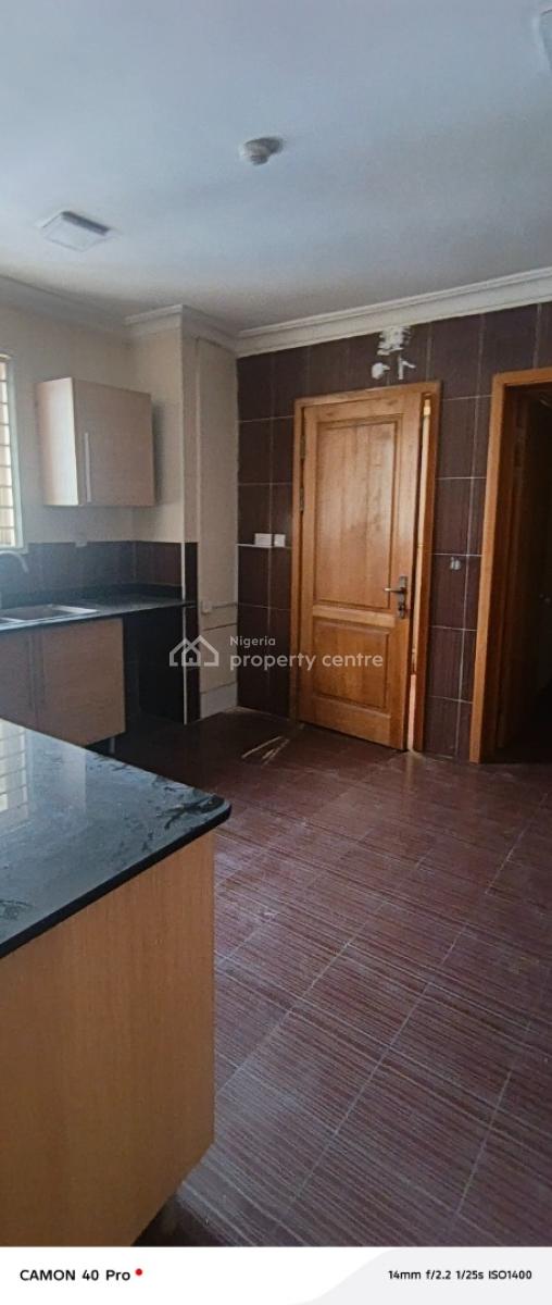 Fully Service 3 Bedroom Flat with Bq, Off Admiralty Way, Lekki Phase 1, Lekki, Lagos, Flat / Apartment for Rent