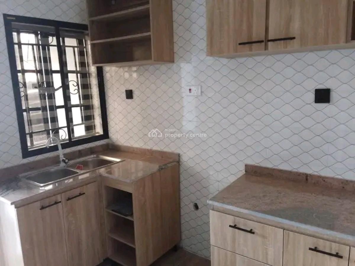 Lovely 3bedroom Flat Upstairs, Alashe Palace Estate, Ogombo, Ajah, Lagos, Flat / Apartment for Rent