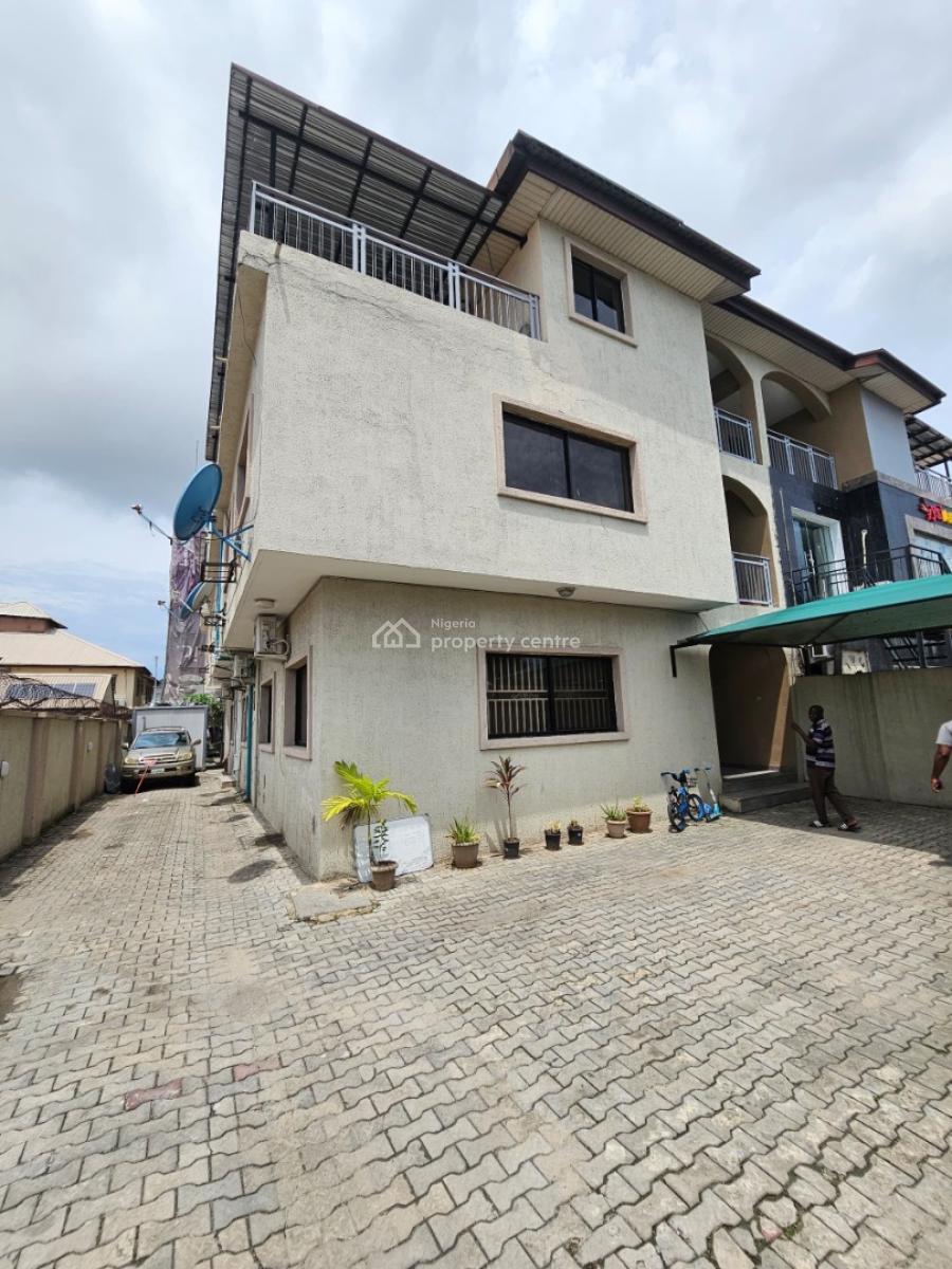 Lovely Well Spacious 3-bedroom Apartment with Bq, Lekki Phase 1, Lekki, Lagos, Flat / Apartment for Rent