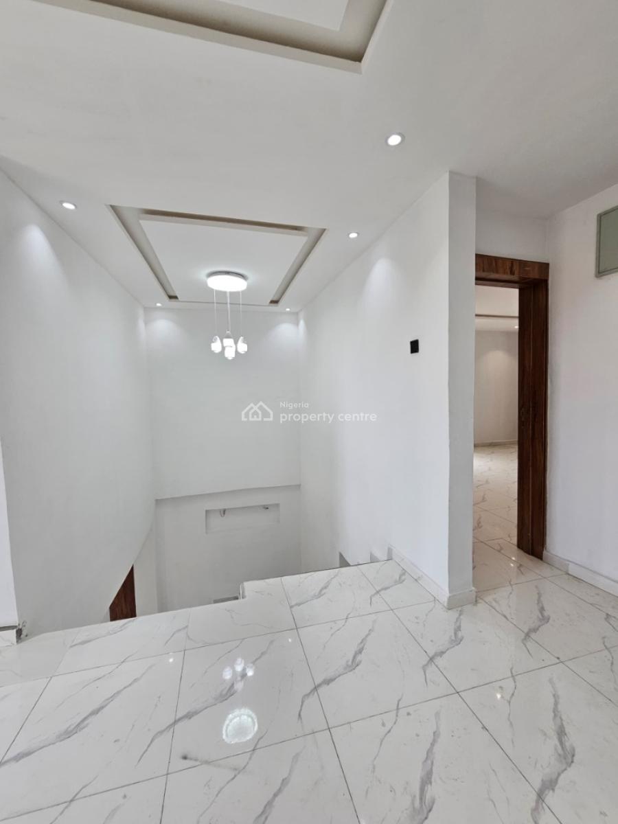 Well Built Luxury 4-bedroom Maisonette, Lekki Phase 1, Lekki, Lagos, Flat / Apartment for Rent