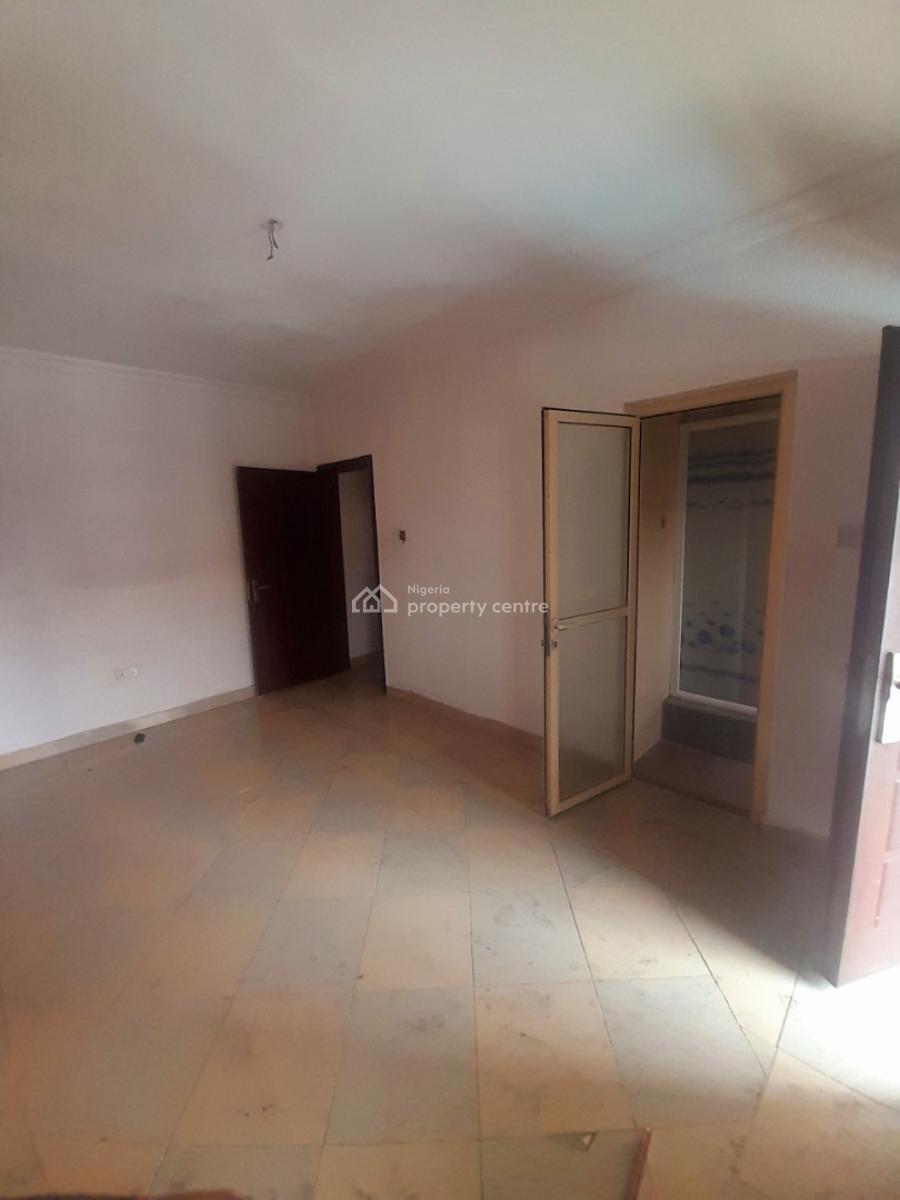 Room in a Shared Apartment (upstairs), Maroko, Off Mobi Road, Ilaje, Ajah, Lagos, Self Contain (single Rooms) for Rent