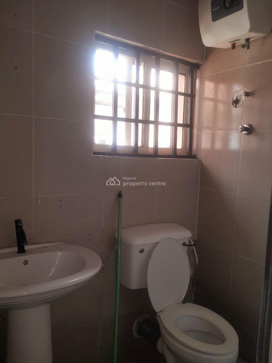 Room in a Shared Apartment (upstairs), Maroko, Off Mobi Road, Ilaje, Ajah, Lagos, Self Contain (single Rooms) for Rent