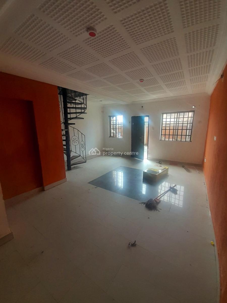 Room in a Shared Apartment (upstairs), Maroko, Off Mobi Road, Ilaje, Ajah, Lagos, Self Contain (single Rooms) for Rent
