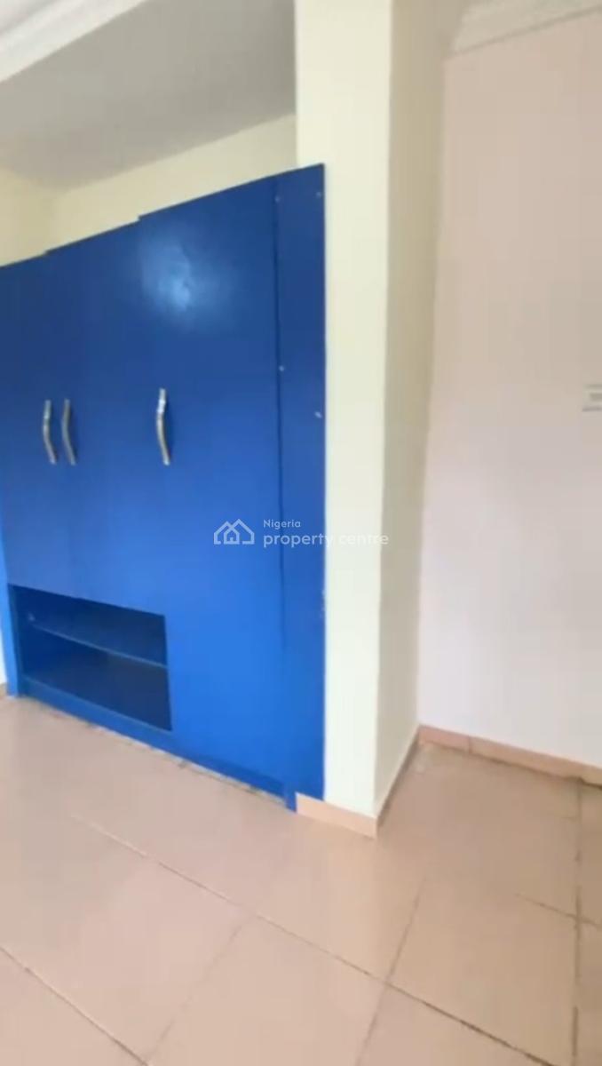 Clean Spacious Renovated 3bedroom Flat, Tarred Rd, 2st Avenue, Tarred Rd, Gwarinpa, Abuja, Flat / Apartment for Rent