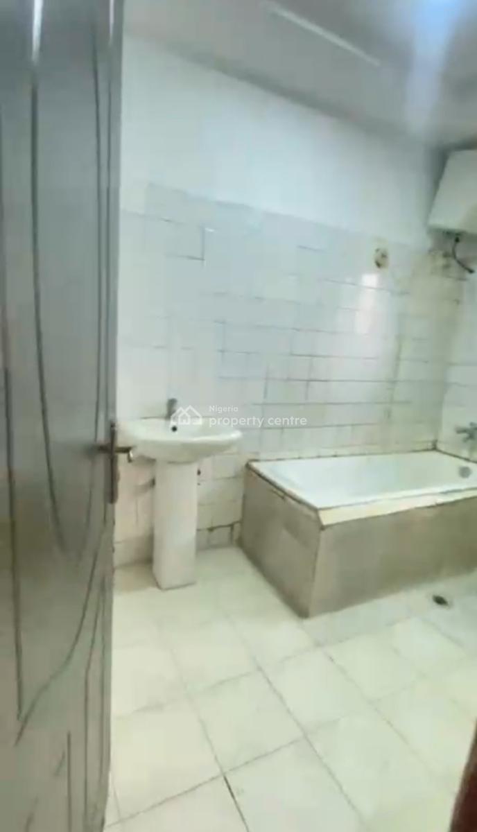 Clean Spacious Renovated 3bedroom Flat, Tarred Rd, 2st Avenue, Tarred Rd, Gwarinpa, Abuja, Flat / Apartment for Rent