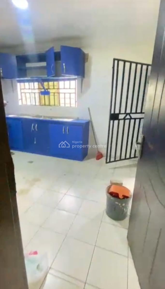 Clean Spacious Renovated 3bedroom Flat, Tarred Rd, 2st Avenue, Tarred Rd, Gwarinpa, Abuja, Flat / Apartment for Rent