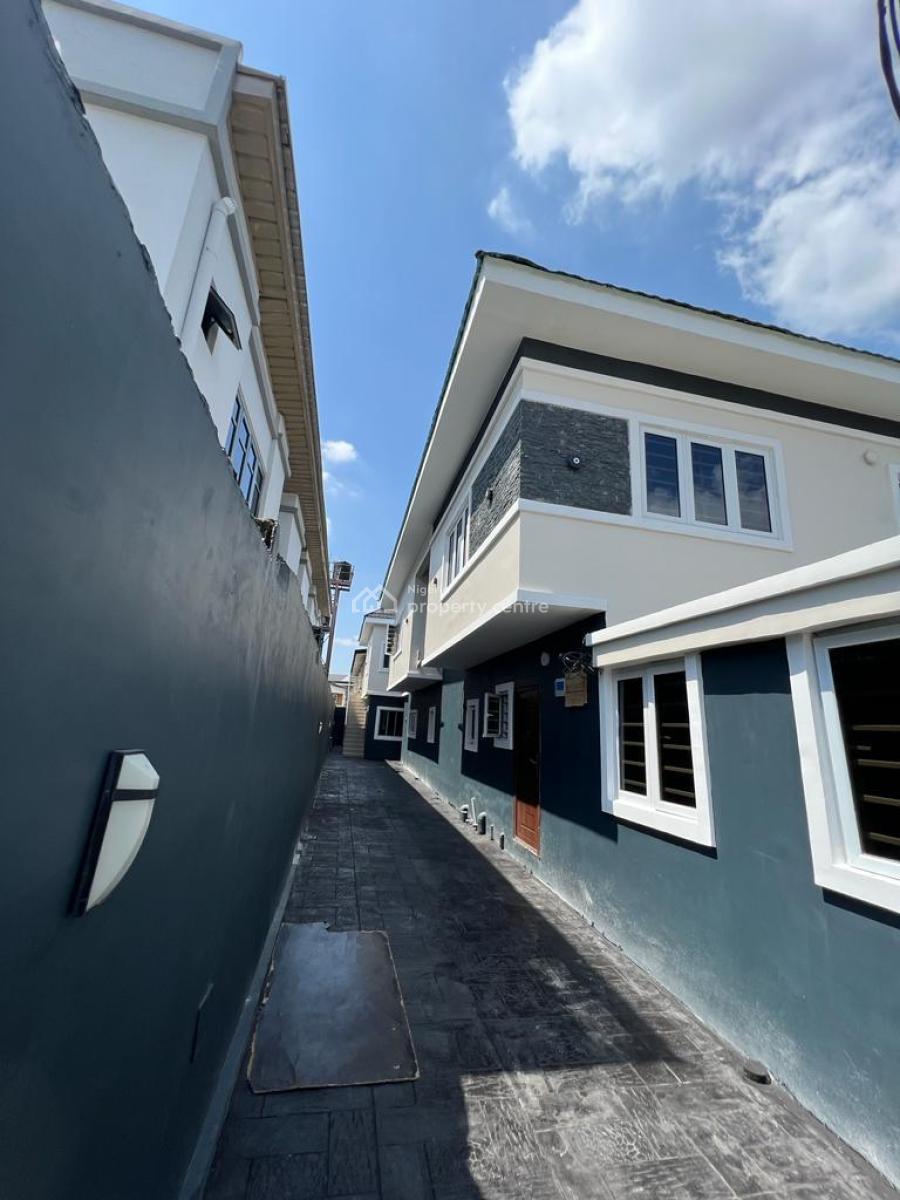 Executive 2 Bedroom in Highend Neighbourhood, Bode Thomas, Surulere, Lagos, Flat / Apartment for Rent