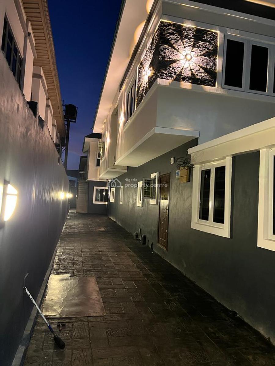 Executive 2 Bedroom in Highend Neighbourhood, Bode Thomas, Surulere, Lagos, Flat / Apartment for Rent
