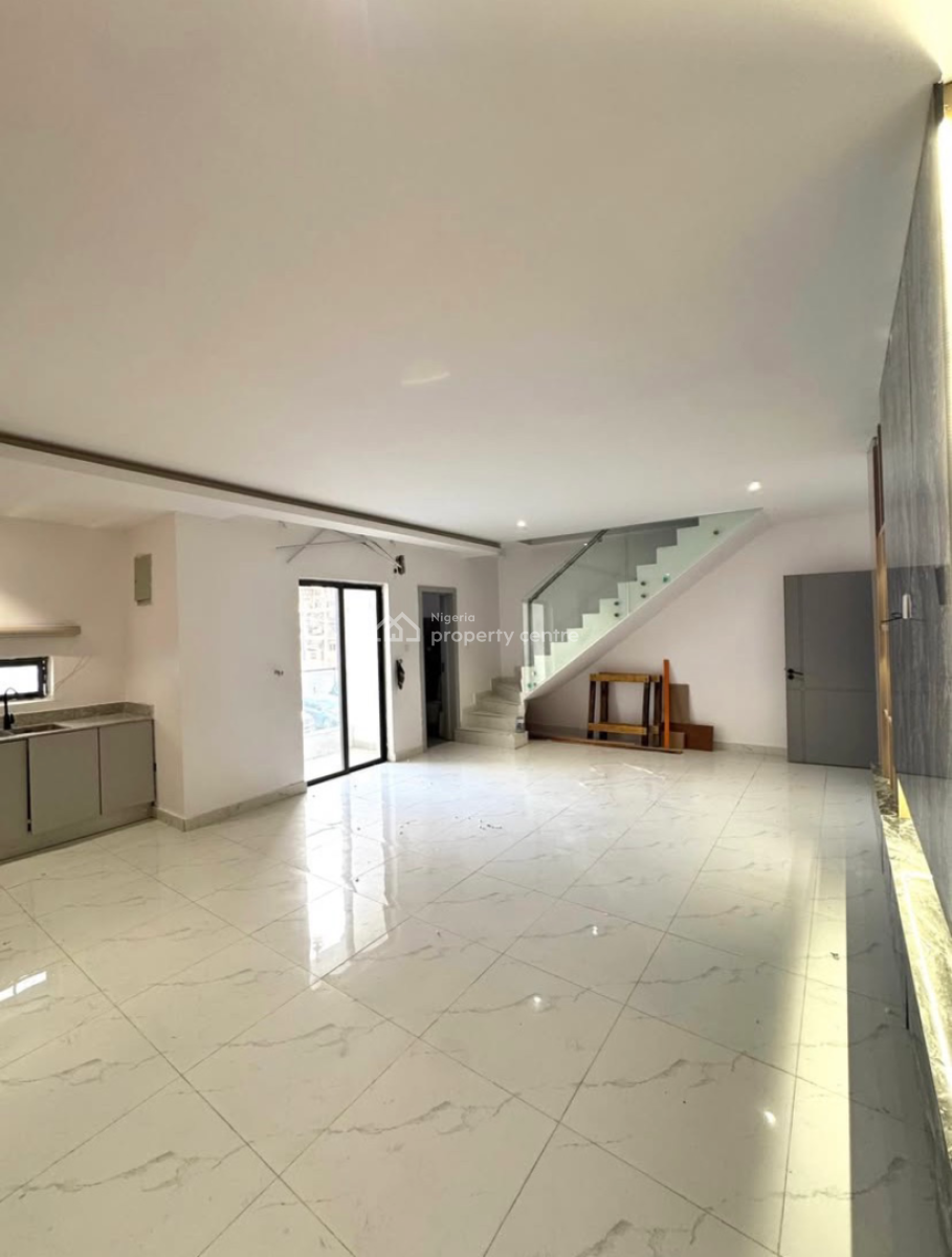 Luxury and Spacious 2 Bedroom Maisonette with Swimming Pool, Lekki Phase 1, Lekki, Lagos, Flat / Apartment for Rent