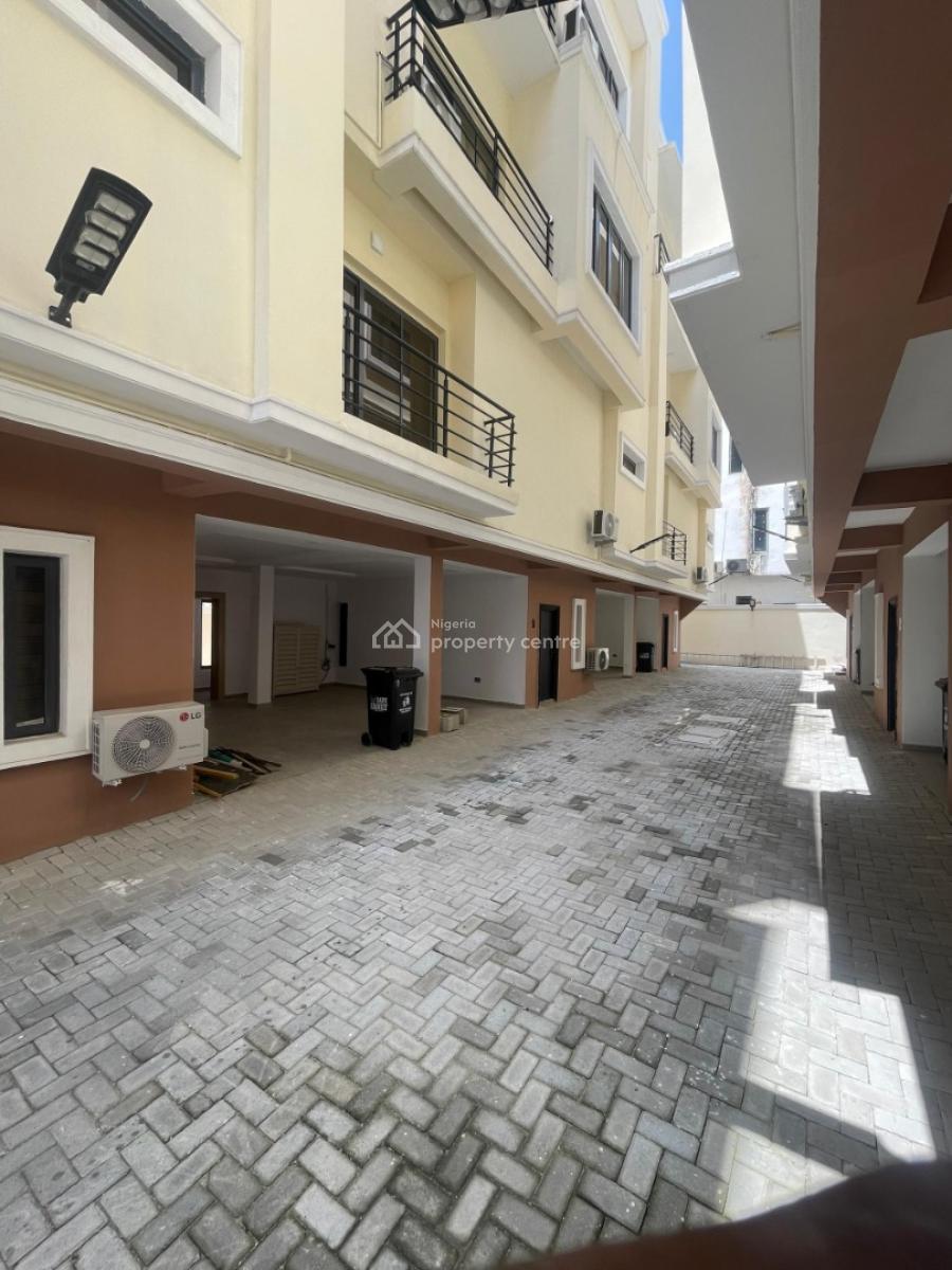 Spacious 4 Bedroom Terrace with Bq, Lekki Phase 1, Lekki, Lagos, Terraced Duplex for Rent