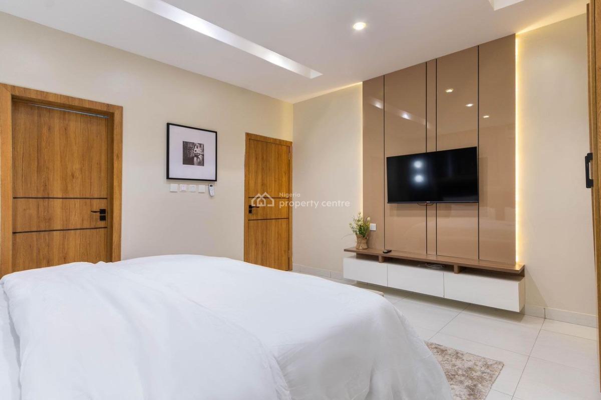Luxury 2 Bedroom Apartment with Pool & Ps5, Balcony with City View, Air Hockey Game Available, Lekki Phase 1, Lekki, Lagos, Flat / Apartment Short Let
