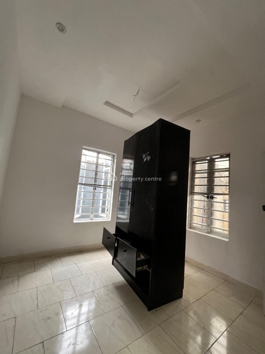 Standard 2 Bedroom Apartment in a Secured Neighborhood., Ologufe Road, Awoyaya, Ibeju Lekki, Lagos, Flat / Apartment for Rent