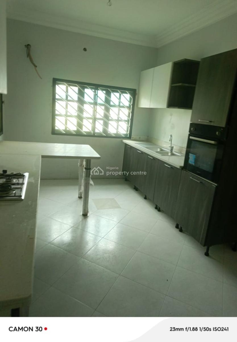 Well Renovated 4 Bedroom Semi Detach Duplex with  Bq at Magodo Ph1, Magodo Ph1 Gra, Gra Phase 1, Magodo, Lagos, Semi-detached Duplex for Rent