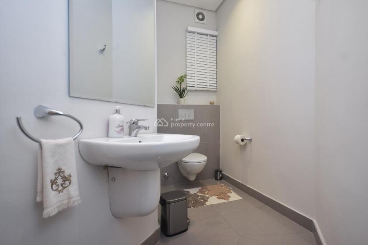 Spacious 3 Bedroom Flat, Muzi Banire Street, Lekki Phase 1, Lekki, Lagos, Flat / Apartment for Rent