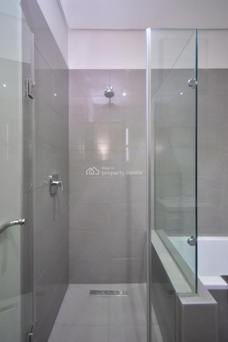 Spacious 3 Bedroom Flat, Muzi Banire Street, Lekki Phase 1, Lekki, Lagos, Flat / Apartment for Rent