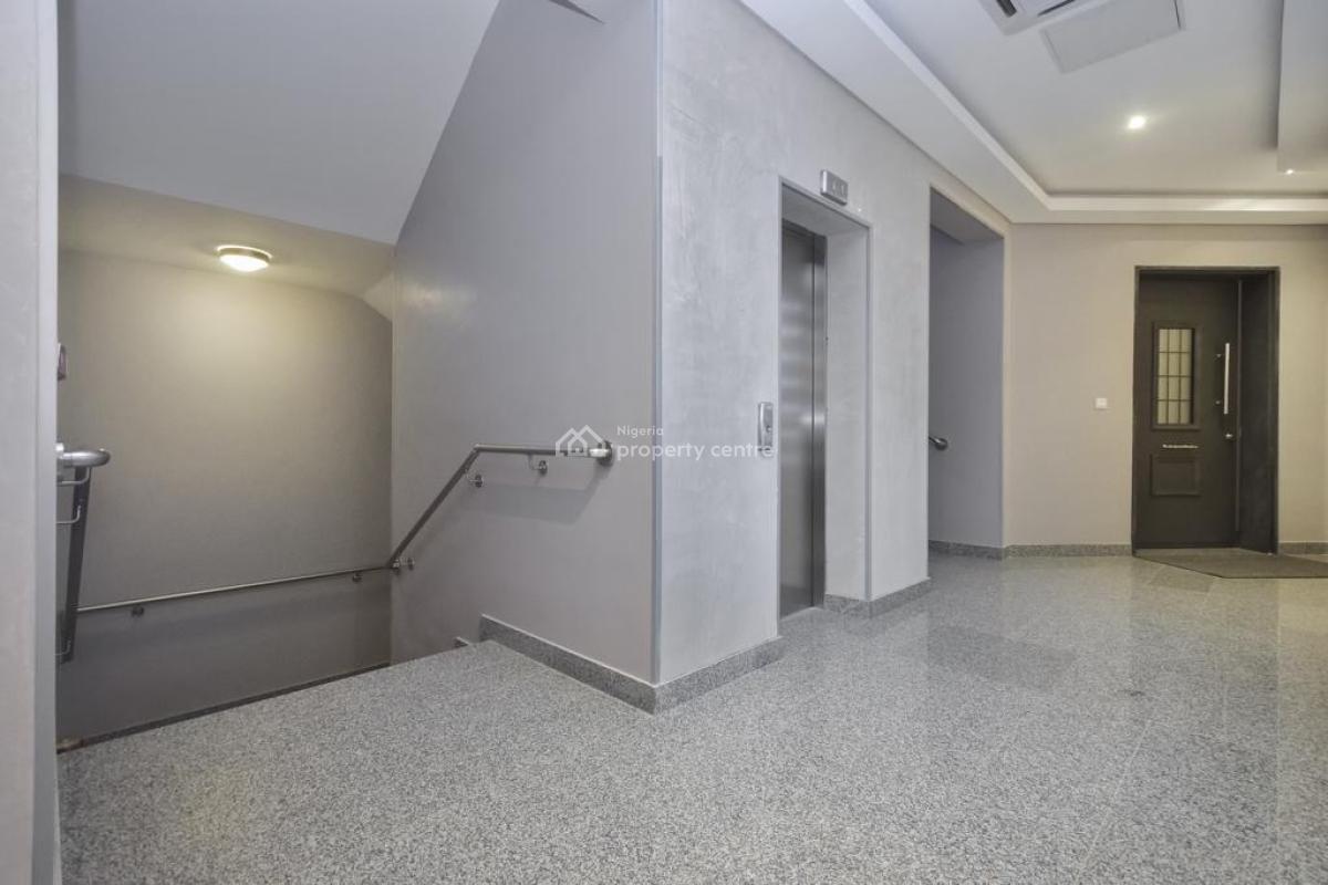 Spacious 3 Bedroom Flat, Muzi Banire Street, Lekki Phase 1, Lekki, Lagos, Flat / Apartment for Rent