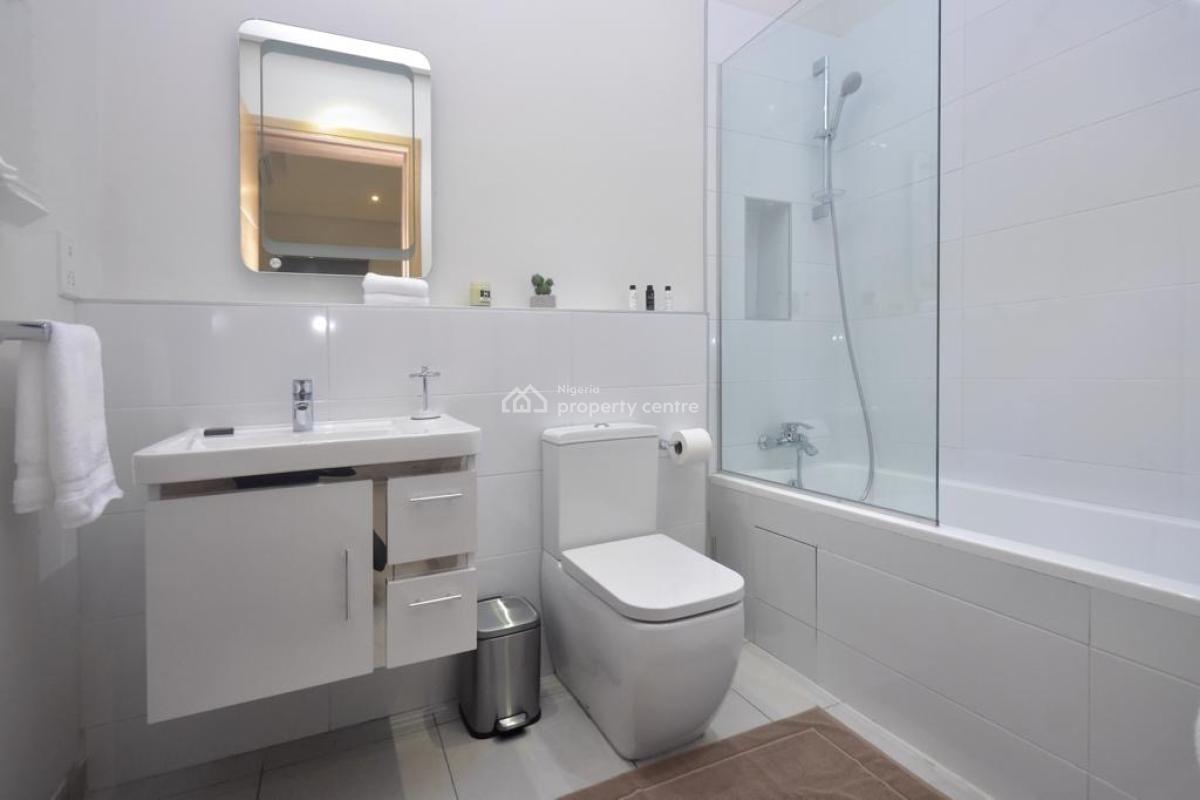 Spacious 3 Bedroom Flat, Muzi Banire Street, Lekki Phase 1, Lekki, Lagos, Flat / Apartment for Rent