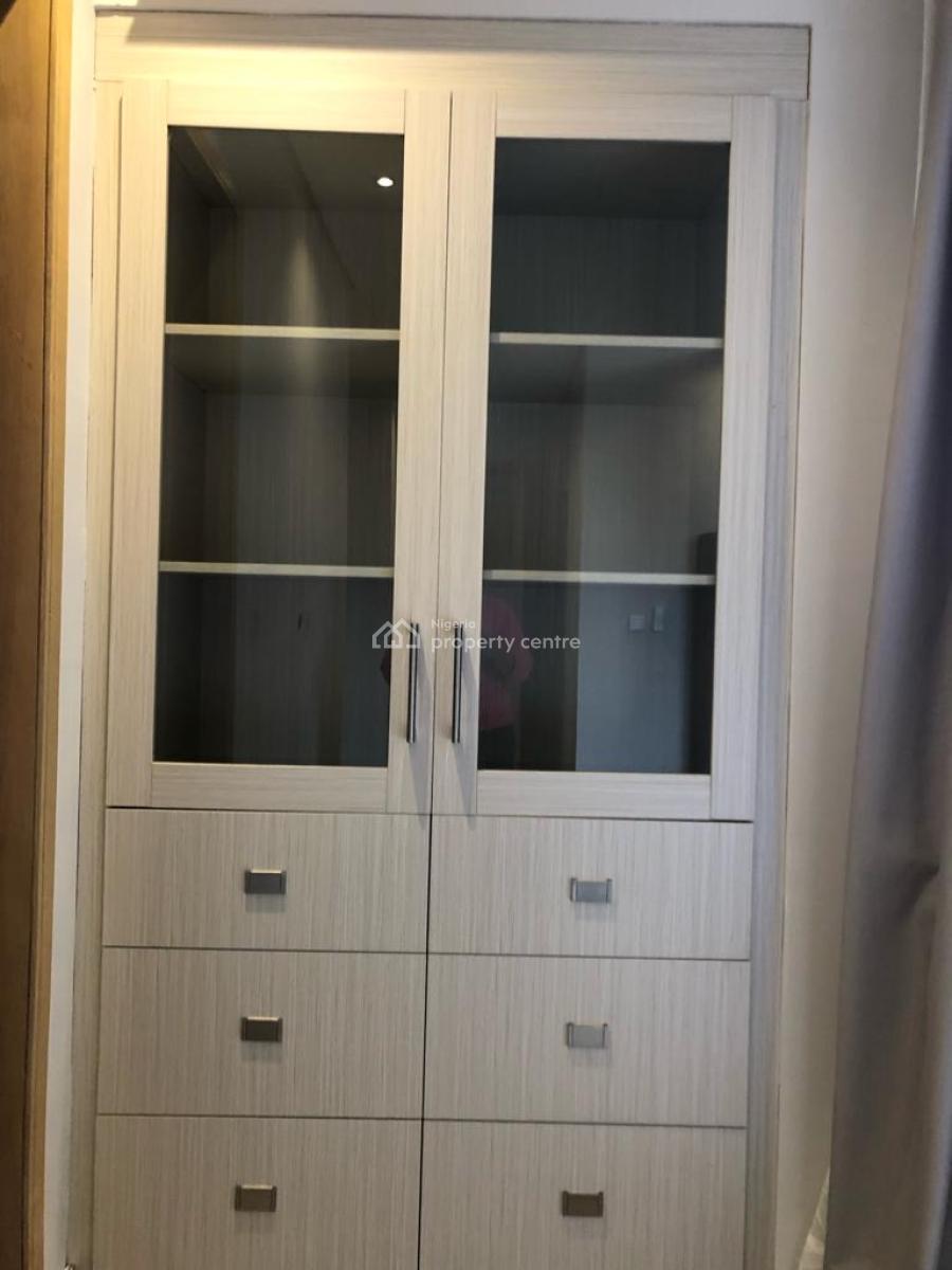 Spacious 3 Bedroom Flat, Muzi Banire Street, Lekki Phase 1, Lekki, Lagos, Flat / Apartment for Rent