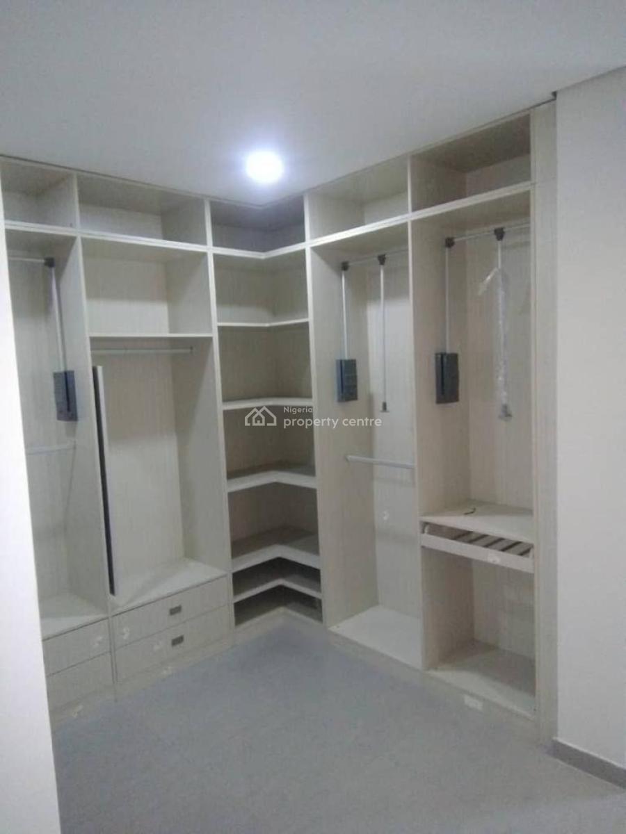 Spacious 3 Bedroom Flat, Muzi Banire Street, Lekki Phase 1, Lekki, Lagos, Flat / Apartment for Rent