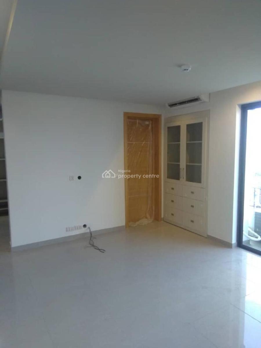 Spacious 3 Bedroom Flat, Muzi Banire Street, Lekki Phase 1, Lekki, Lagos, Flat / Apartment for Rent