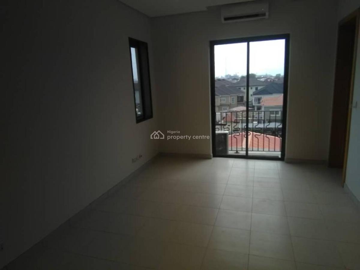 Spacious 3 Bedroom Flat, Muzi Banire Street, Lekki Phase 1, Lekki, Lagos, Flat / Apartment for Rent