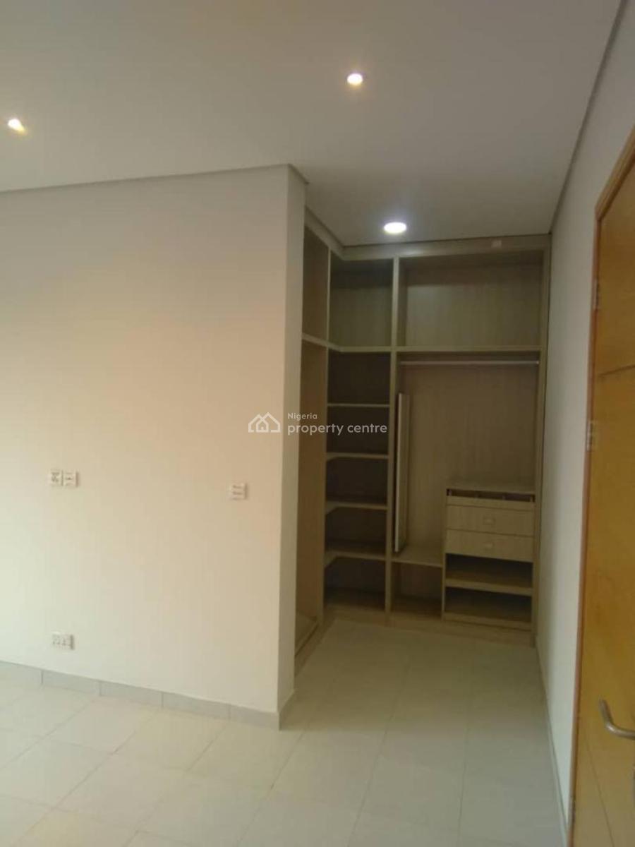 Spacious 3 Bedroom Flat, Muzi Banire Street, Lekki Phase 1, Lekki, Lagos, Flat / Apartment for Rent