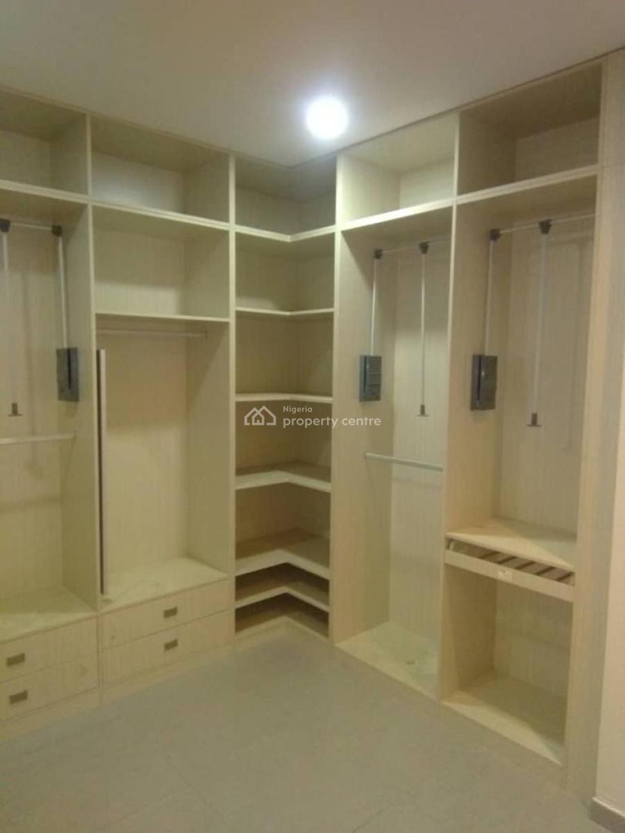 Spacious 3 Bedroom Flat, Muzi Banire Street, Lekki Phase 1, Lekki, Lagos, Flat / Apartment for Rent