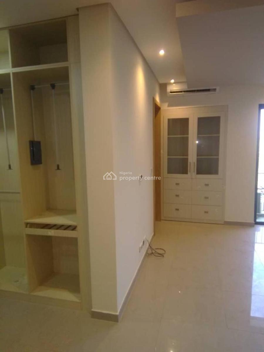 Spacious 3 Bedroom Flat, Muzi Banire Street, Lekki Phase 1, Lekki, Lagos, Flat / Apartment for Rent