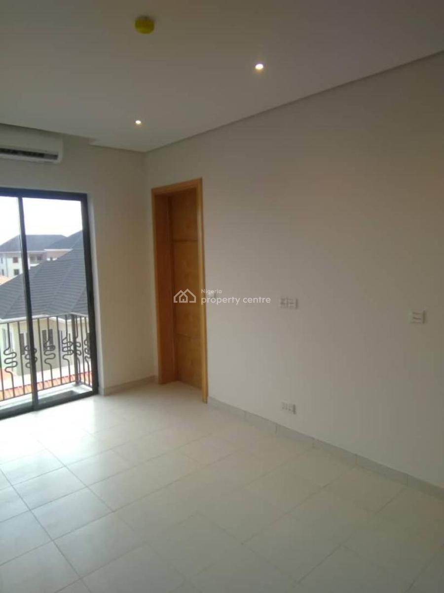 Spacious 3 Bedroom Flat, Muzi Banire Street, Lekki Phase 1, Lekki, Lagos, Flat / Apartment for Rent