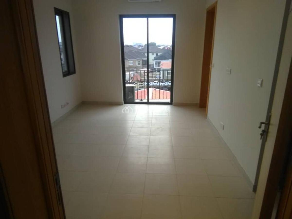 Spacious 3 Bedroom Flat, Muzi Banire Street, Lekki Phase 1, Lekki, Lagos, Flat / Apartment for Rent