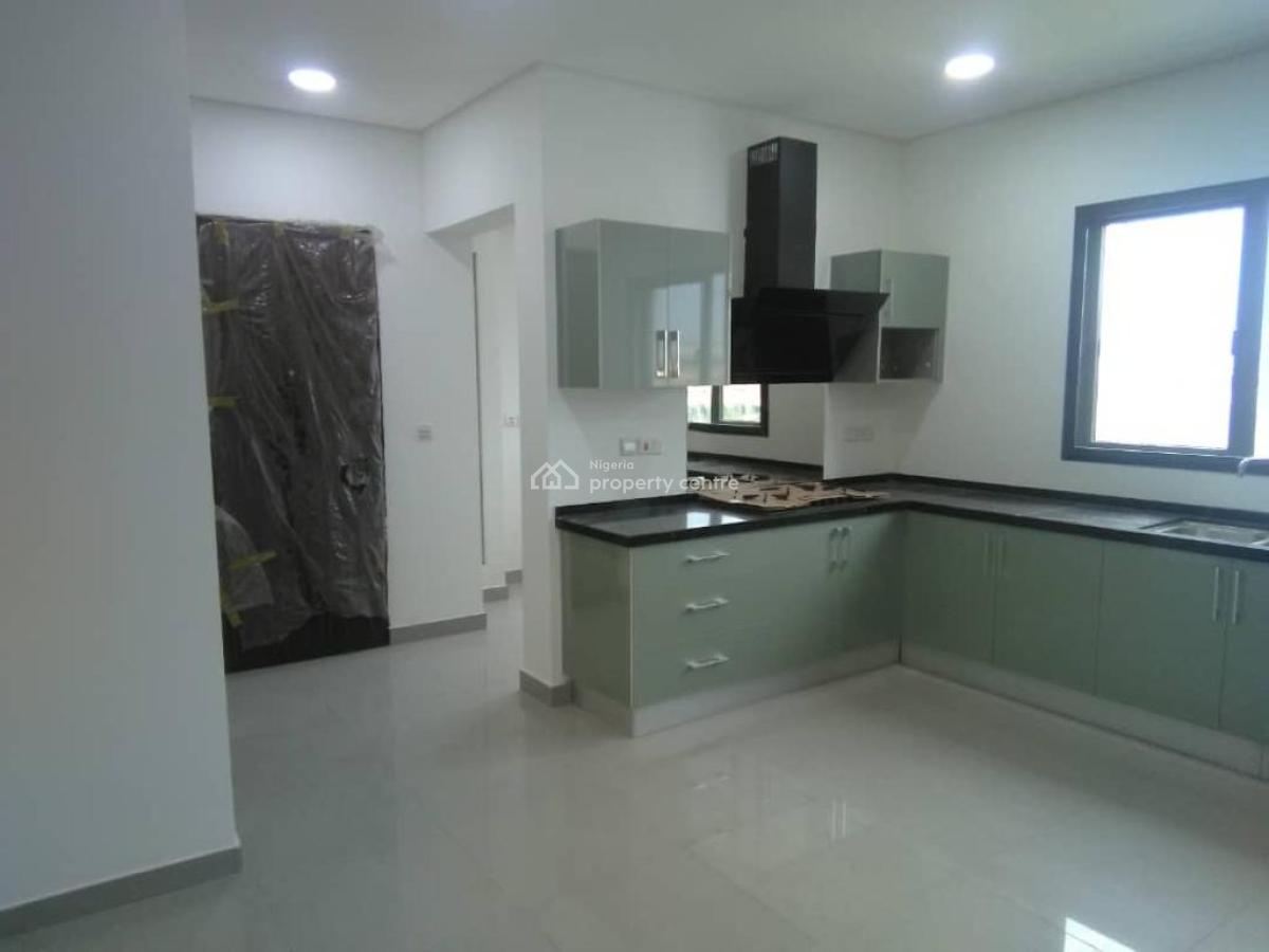 Spacious 3 Bedroom Flat, Muzi Banire Street, Lekki Phase 1, Lekki, Lagos, Flat / Apartment for Rent