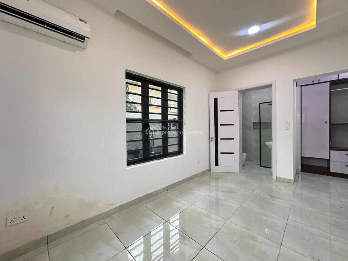 Newly 3 Bedroom Apartment Available, Lekki Phase 1, Lekki, Lagos, Flat / Apartment for Rent